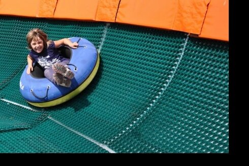 Alytus (Lituanie) : le tapis magique ouvre une nouvelle piste de tubing d'été