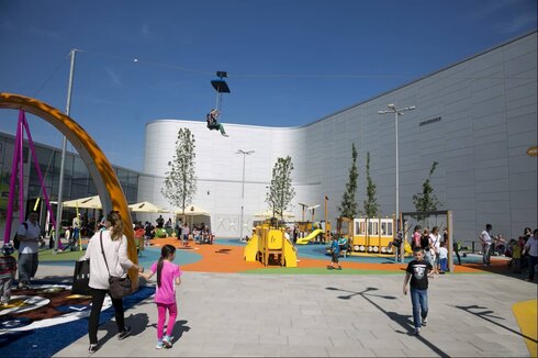 Family Rides: It doesn't always have to be a theme park: Sunkid Skydive in a shopping center